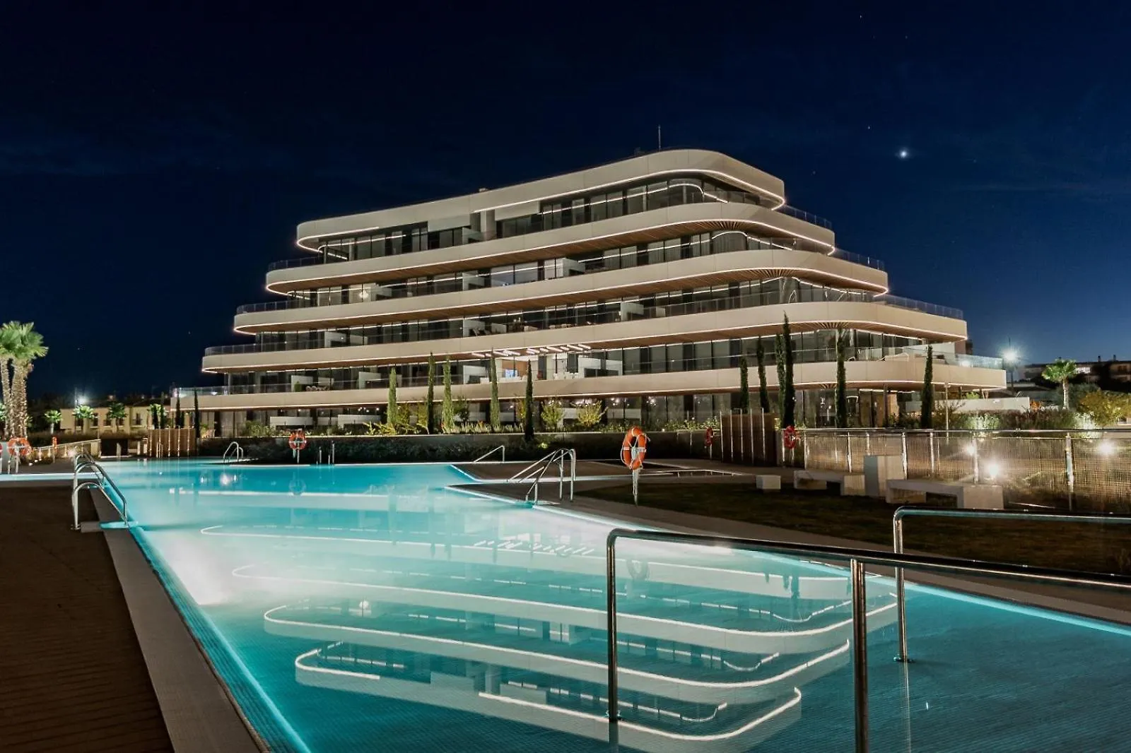 Vivi Homes - Mali Pool, Jacuzzi, Garden, Gym & Sea View 토레몰리노스 0*,