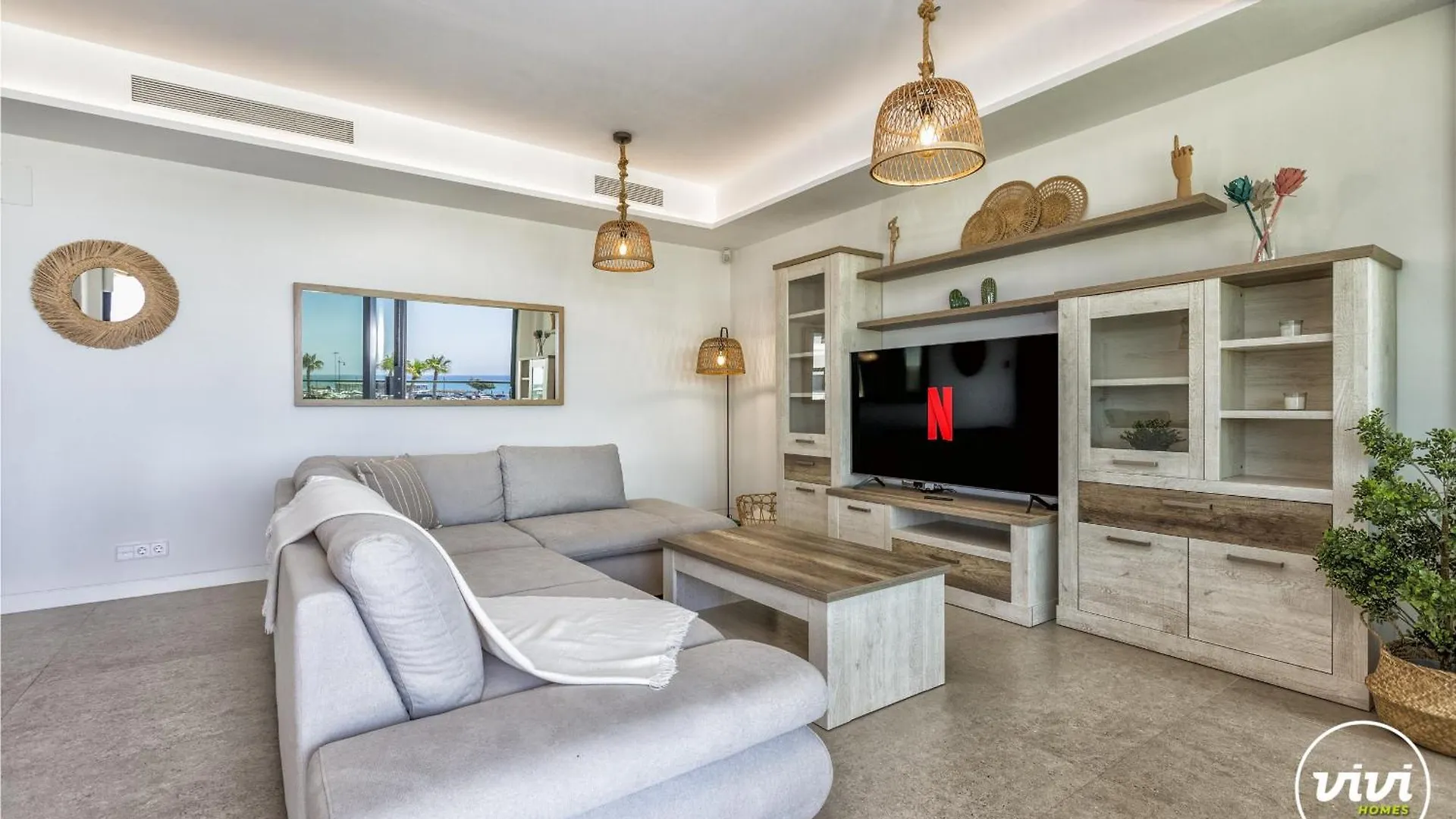 Vivi Homes - Mali Pool, Jacuzzi, Garden, Gym & Sea View 토레몰리노스 아파트
