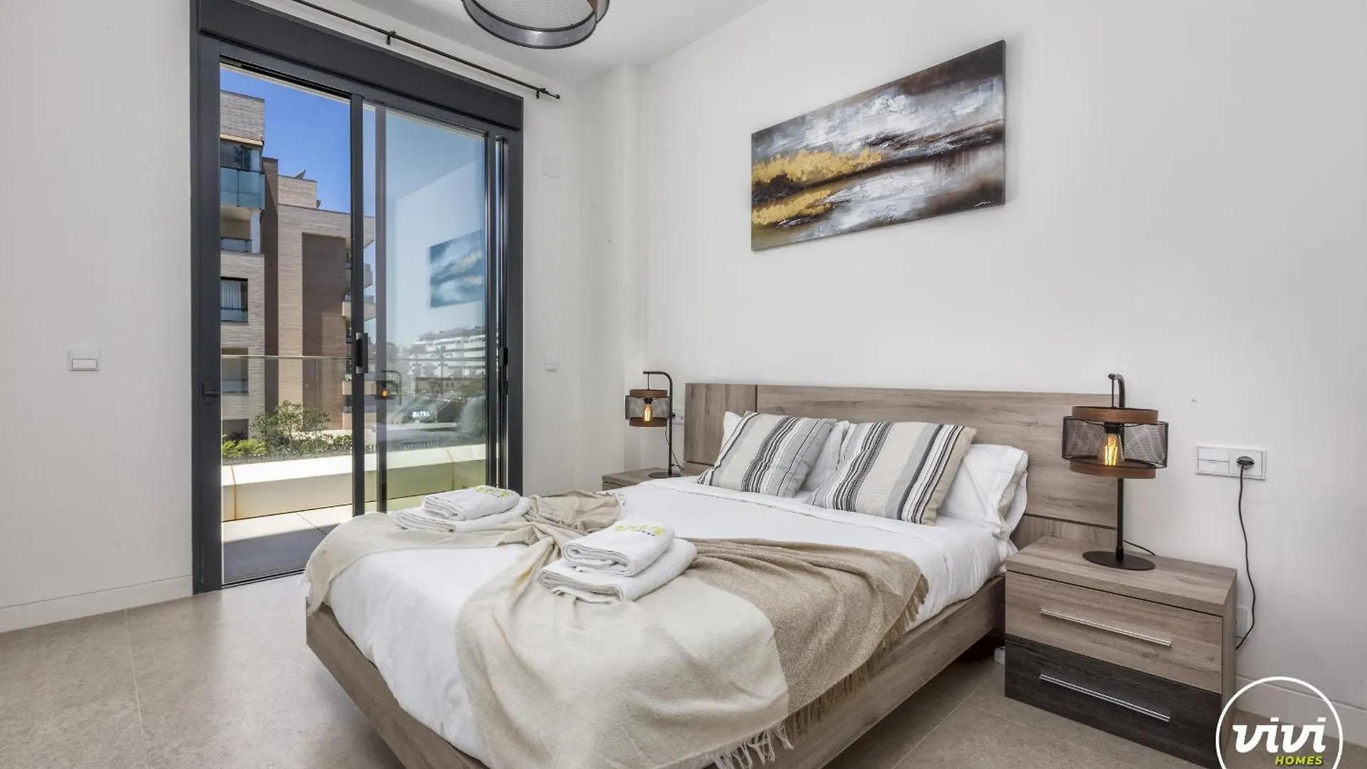 Vivi Homes - Mali Pool, Jacuzzi, Garden, Gym & Sea View 토레몰리노스 아파트